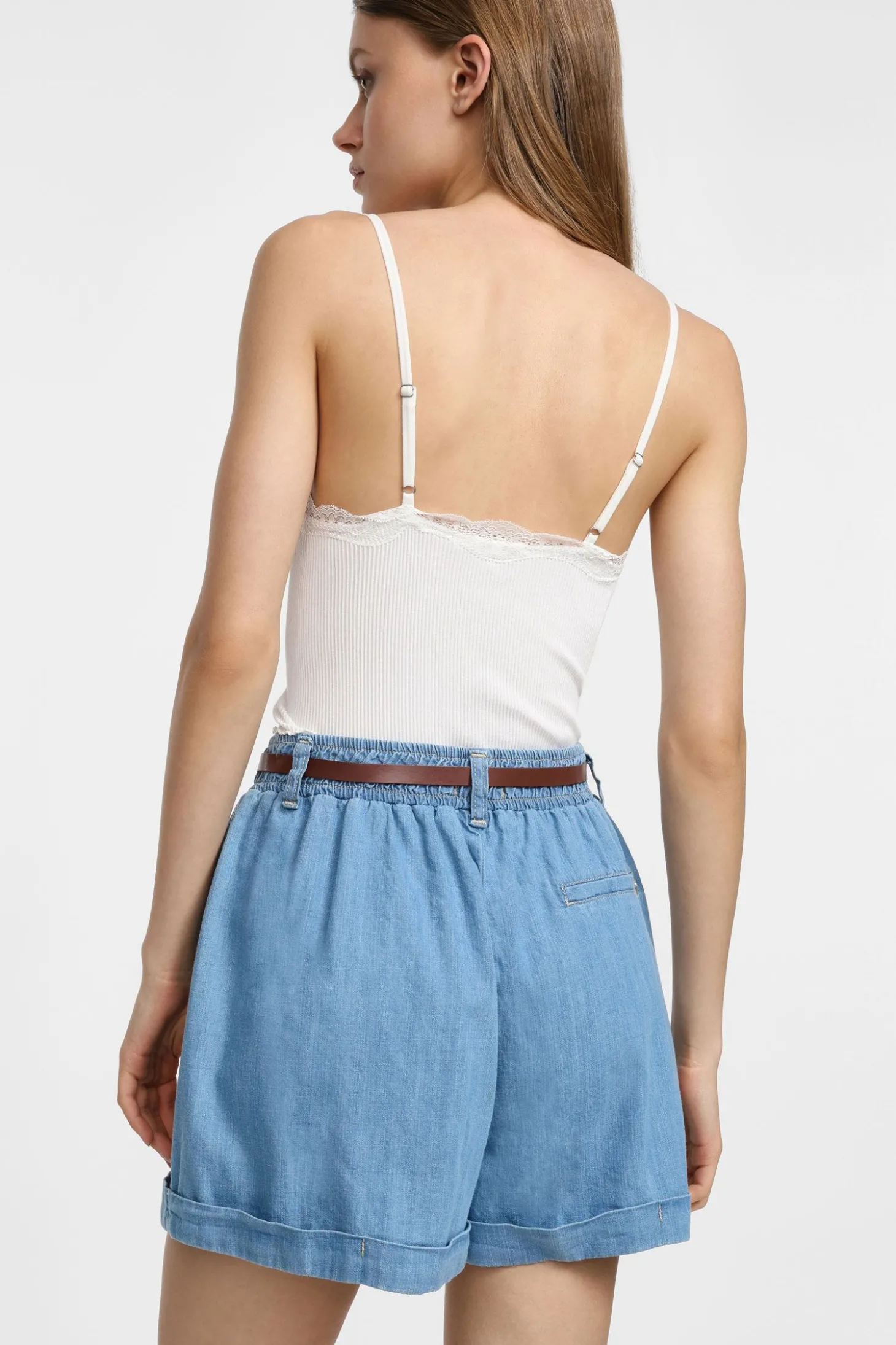 Shorts regulari con cintura inclusa