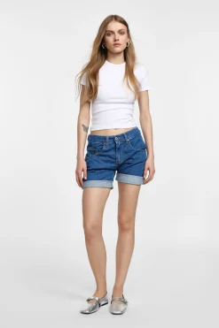 Shorts regulari con risvolto