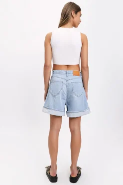 Shorts svasati in denim chiaro