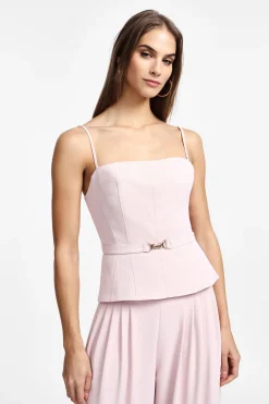 Top con cintura sottile e scollo dritto