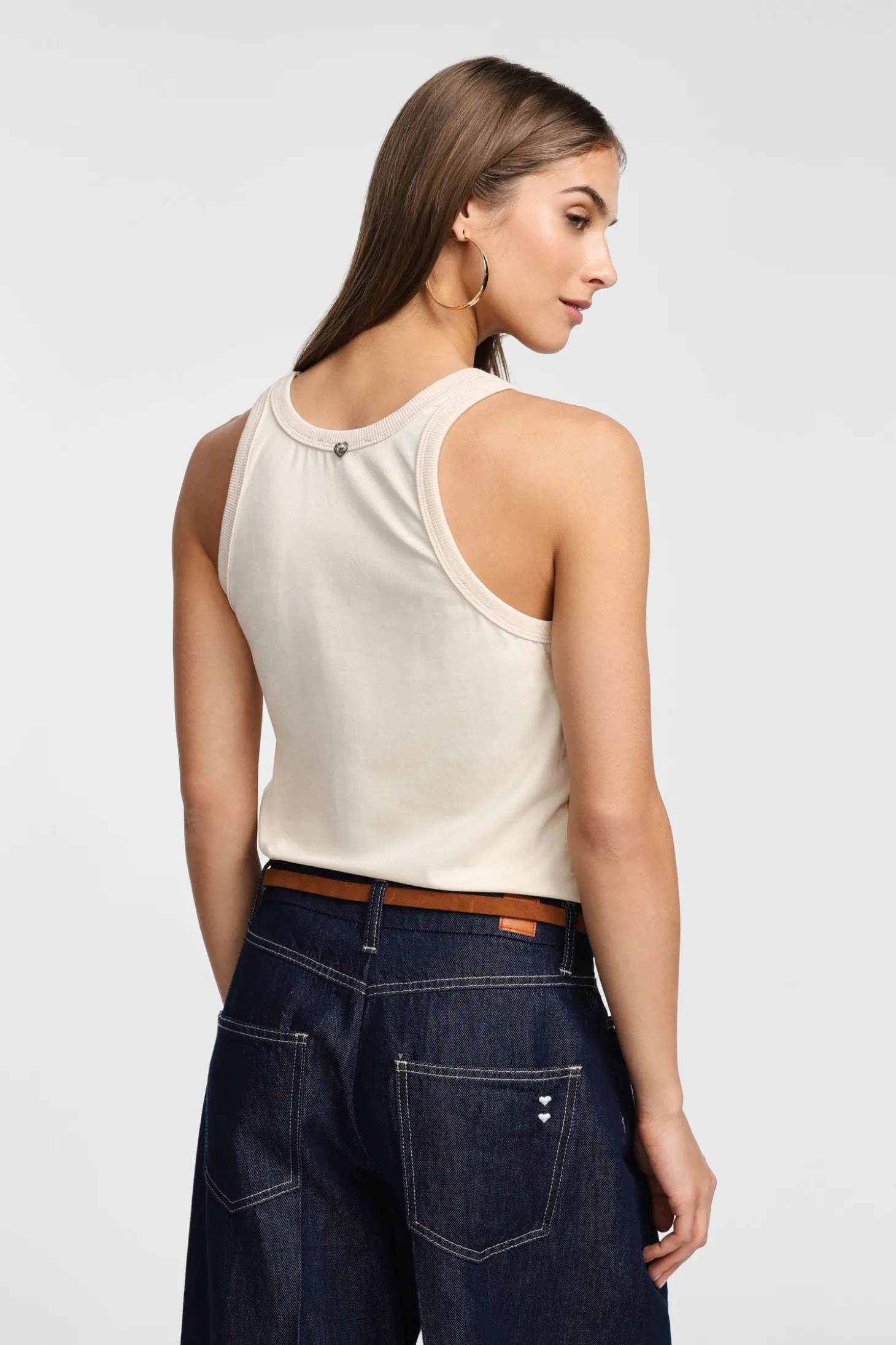Top smanicato con stampa floreale