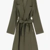 Trench con cintura e revers ampio
