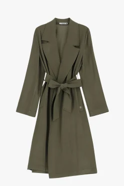 Trench con cintura e revers ampio