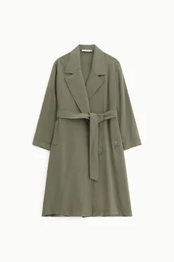 Trench con cintura e revers ampio