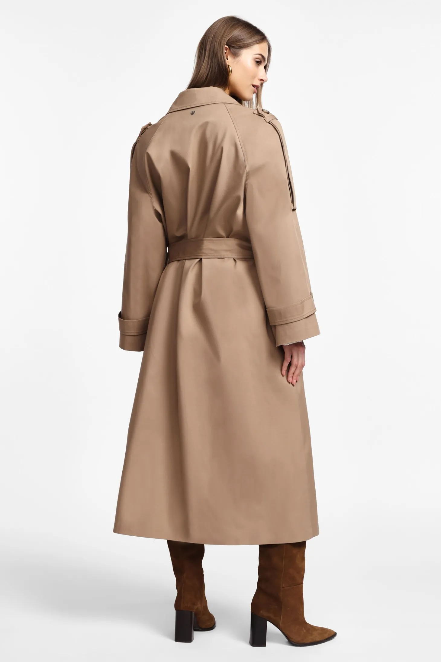 Trench con cintura e spacco