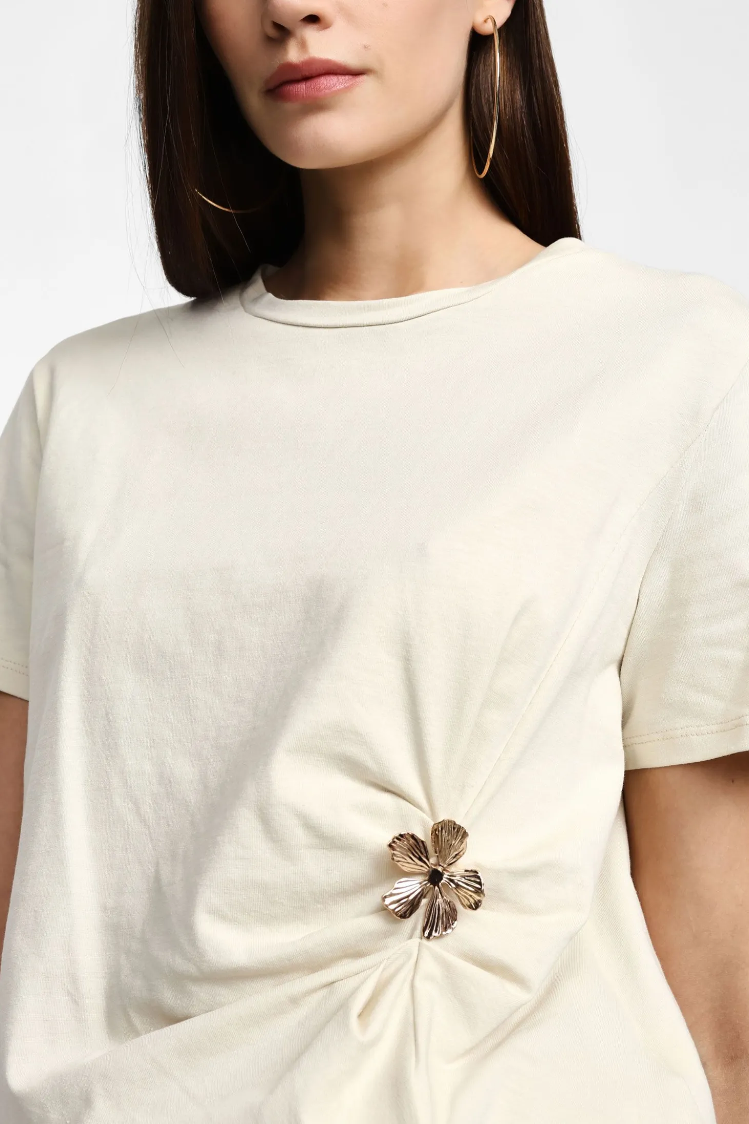 T-shirt con maniche corte e dettaglio
