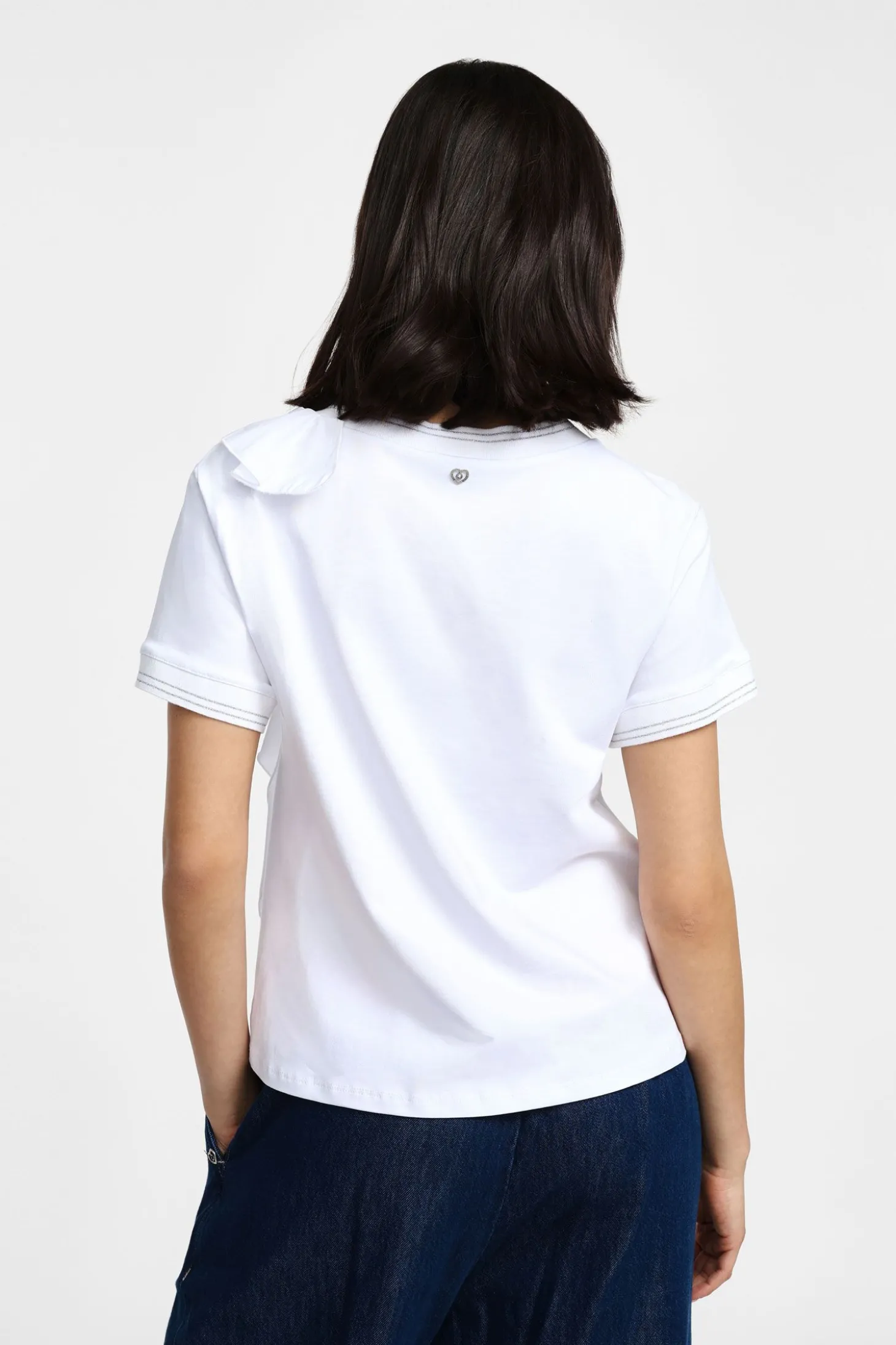 T-shirt con maniche corte e volant