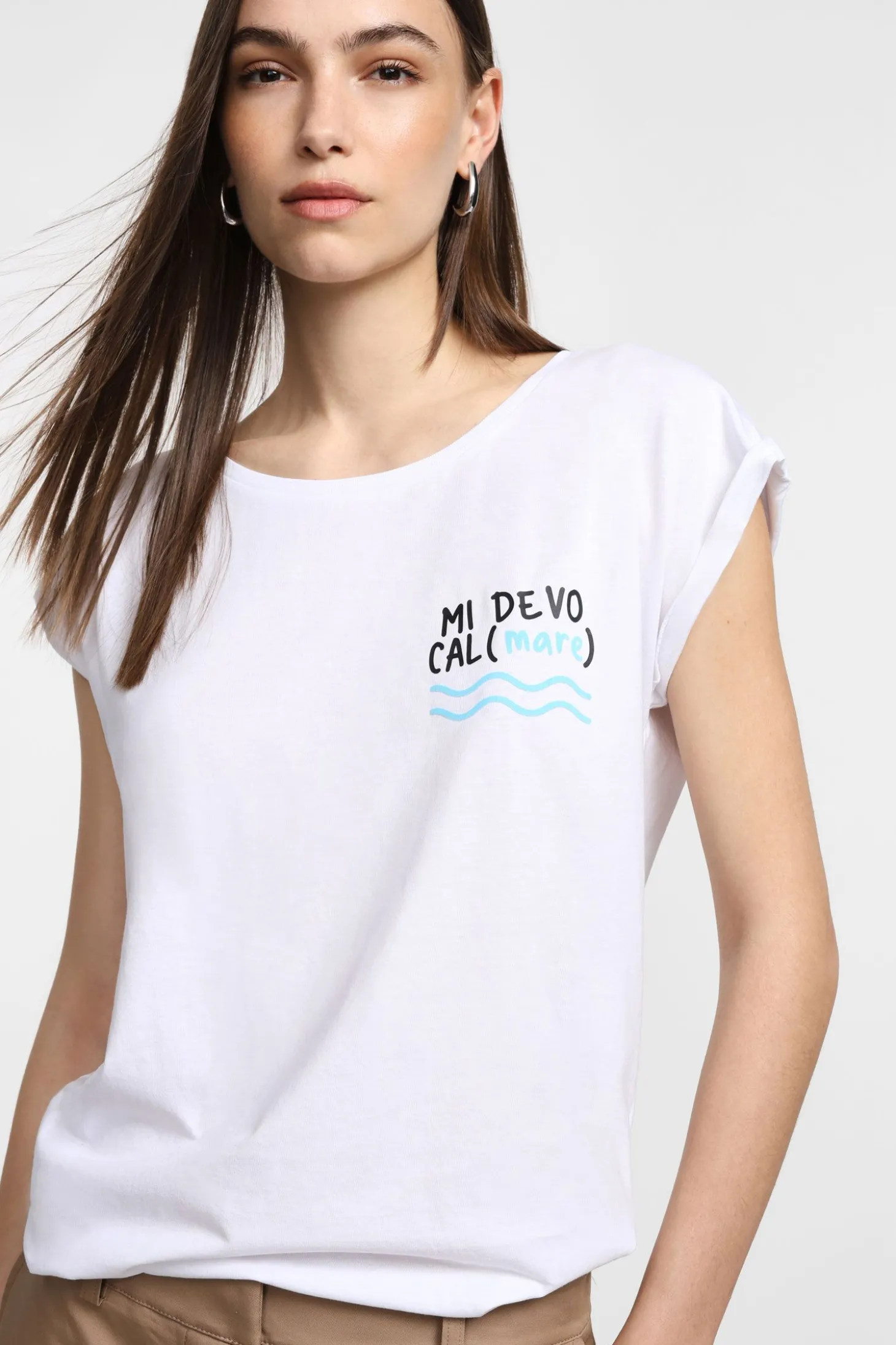 T-shirt con scritta sulla parte anteriore